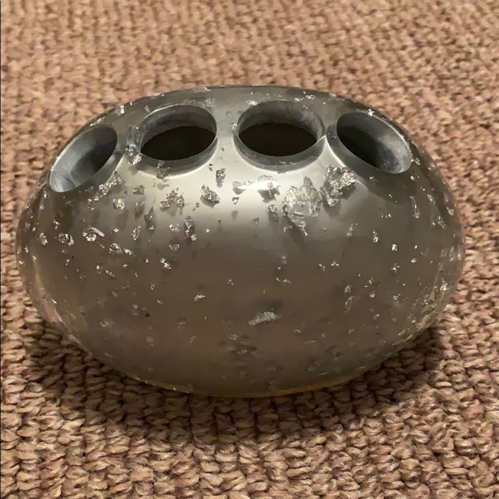 Preowned Nicole Miller Toothbrush Holder